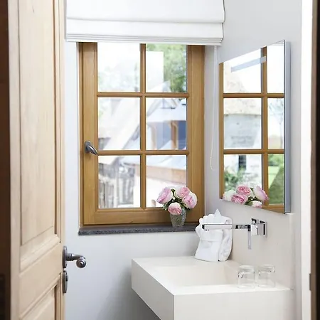 Manoir De Surville 4*