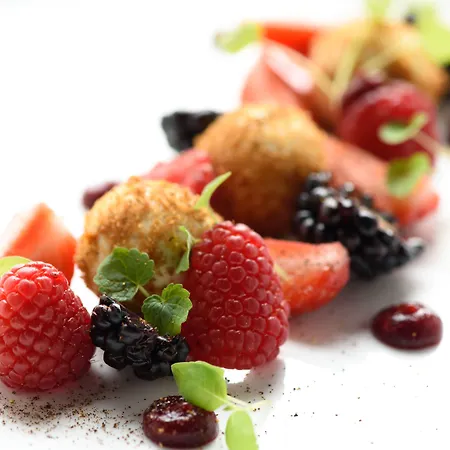 Manoir De & & Restaurant Surville (Eure)