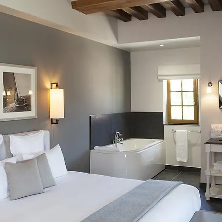 فندق Manoir De & & Restaurant 4*