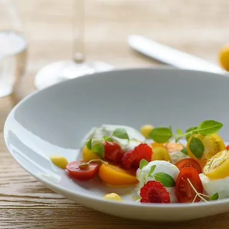 فندق Manoir De & & Restaurant 4*