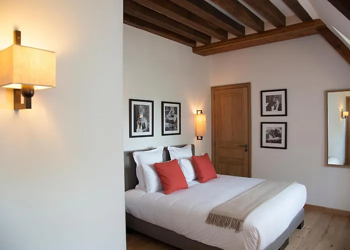 Manoir De Surville 4*