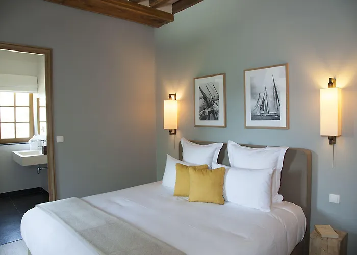 Manoir De Surville Отель 4*