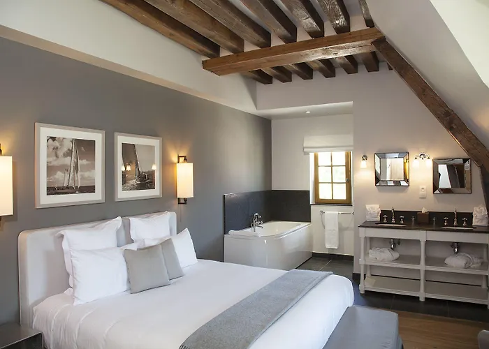 Отель Manoir De Surville 4*