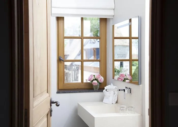 Manoir De Surville Отель 4*