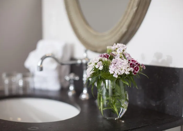 Manoir De Surville 4*